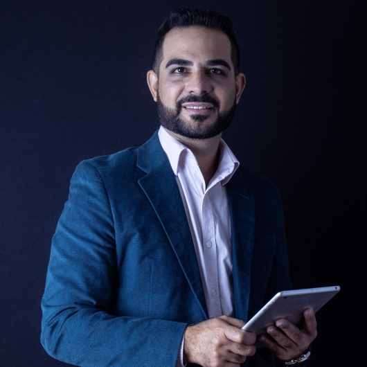 Dr. Yasel Hernandez Marrero Dermatologista, Especialista em Medicina