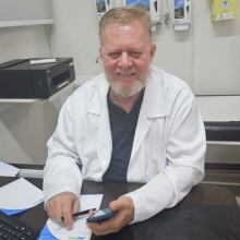 Ampliar imagem: Carlos Silva, Cirurgião geral Armação dos Búzios