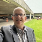 Dr. Roberto Esteves