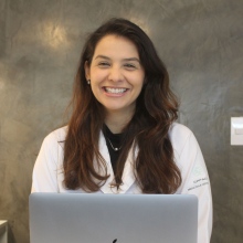 Ampliar imagem: Giovanna Barcalla Silva, Cirurgião de cabeça e pescoço Santos