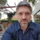 Dr. Thiago André