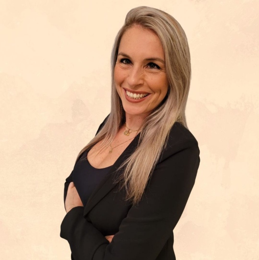 Dra. Ana Paula Schuster