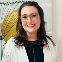 Ampliar imagem: Carina Tramonti de Souza, Nefrologista Uberlândia