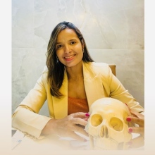 Ariadina Ribeiro de Oliveira, Cirurgião buco-maxilo-facial Goiânia