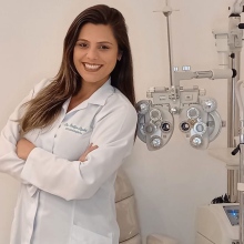 Ampliar imagem: Emellyne Papalini, Oftalmologista São Paulo