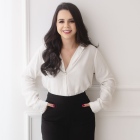 Dra. Caroline Santana