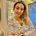 Marjorie W. Moraes, Dentista Curitiba