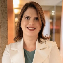 Ampliar imagem: Elyse Figuerêdo , Oncologista Brasília