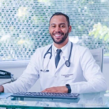 Ampliar imagem: Vinícius Magalhães, Generalista Salvador