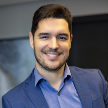 Ampliar imagem: Tiago Ledur, Oftalmologista Porto Alegre