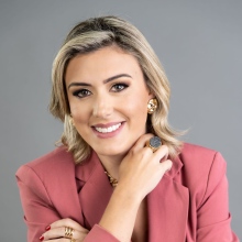 Ampliar imagem: Júlia Gonzaga, Pediatra Ubá