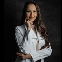 Ampliar imagem: Thaina Moreira Shan, Oftalmologista Porto Alegre