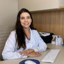 Ampliar imagem: Ana Cláudia Ribeiro, Oftalmologista Montes Claros