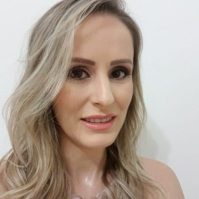 Ampliar imagem: Adriana Matter, Dermatologista Curitiba