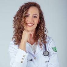Ampliar imagem: Bruna de Franceschi Fiamoncini, Especialista em Clínica Médica Balneário Camboriú