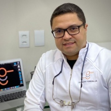 Ampliar imagem: Clébio Ferreira Jr, Dentista Niterói