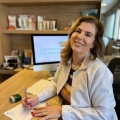 Deborah Skusa de Torre, Dermatologista Curitiba