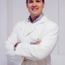 Ampliar imagem: Guilherme Larsen Da Cunha, Cirurgião plástico Porto Alegre