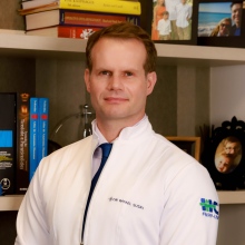 Ampliar imagem: Rafael Susin, Cirurgião de cabeça e pescoço Dourados