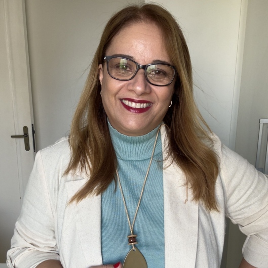 Prof. Raquel R. De Mello Junqueira