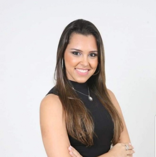 Dra. Isis Vasconcellos