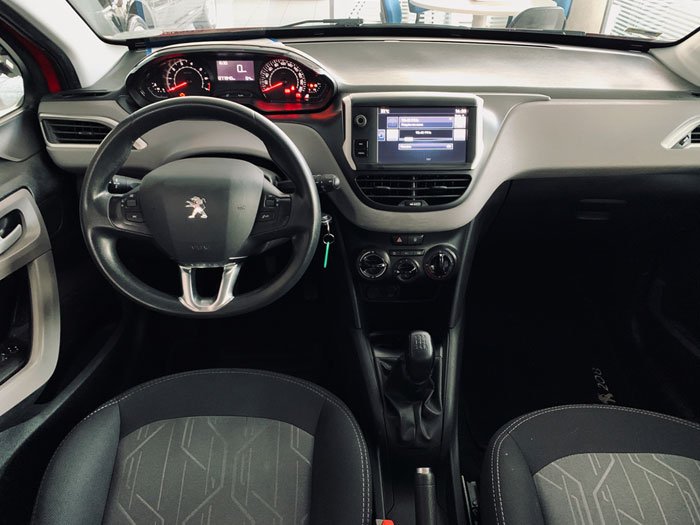 PEUGEOT - 208