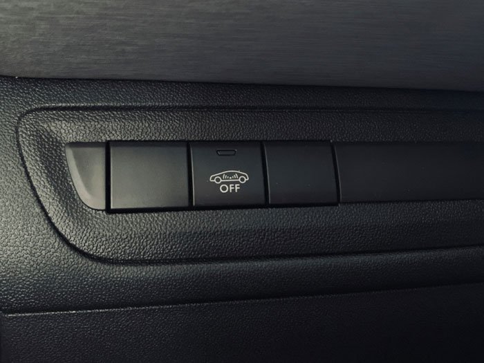 PEUGEOT - 208