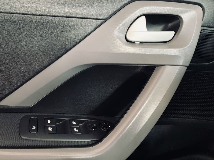 PEUGEOT - 208