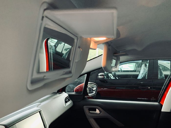 PEUGEOT - 208
