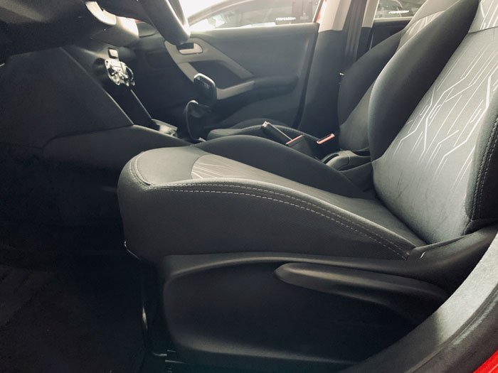 PEUGEOT - 208