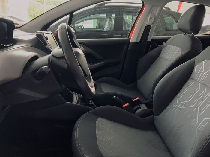 PEUGEOT - 208