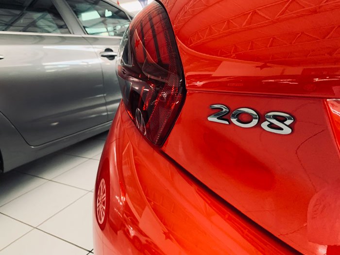 PEUGEOT - 208