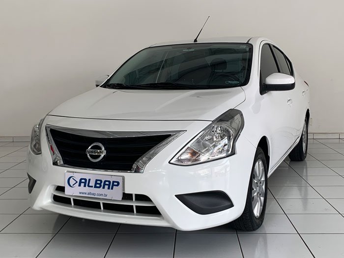 NISSAN - VERSA