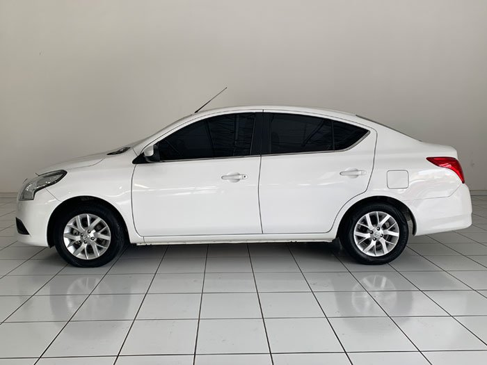 NISSAN - VERSA