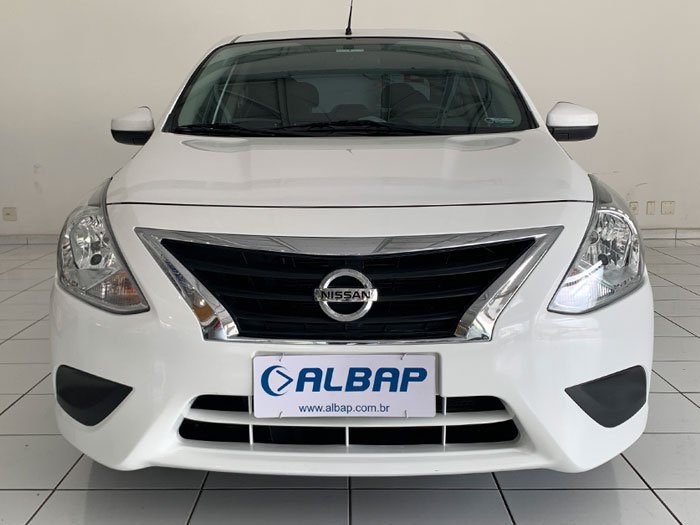 NISSAN - VERSA