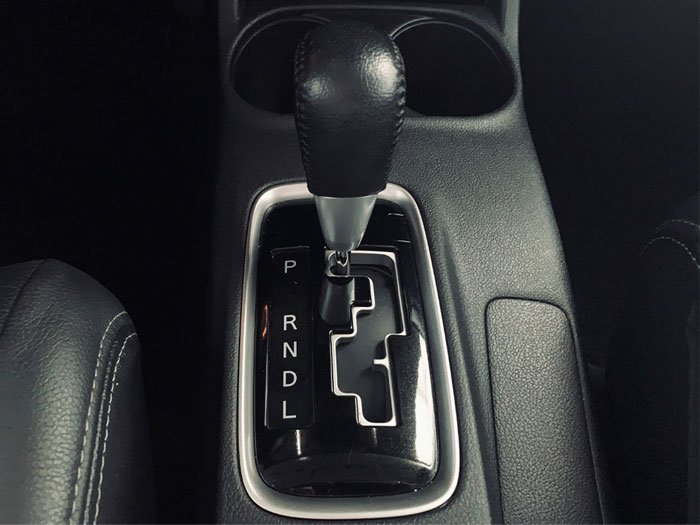 MITSUBISHI - OUTLANDER