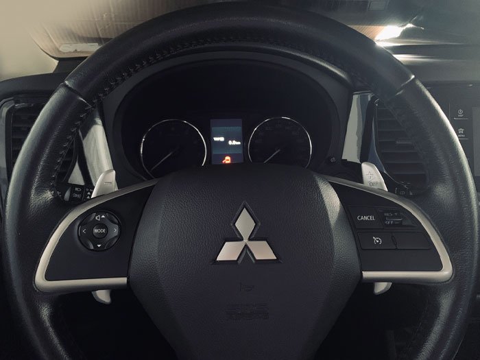 MITSUBISHI - OUTLANDER