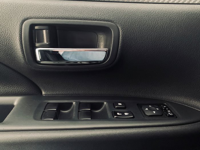 MITSUBISHI - OUTLANDER