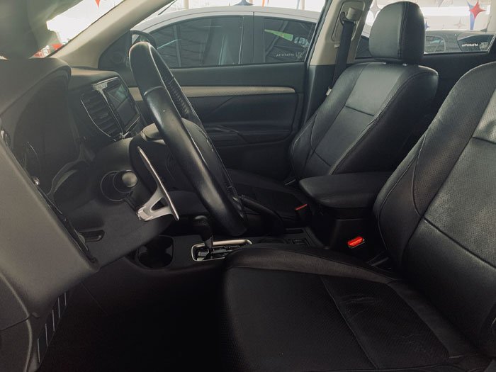 MITSUBISHI - OUTLANDER