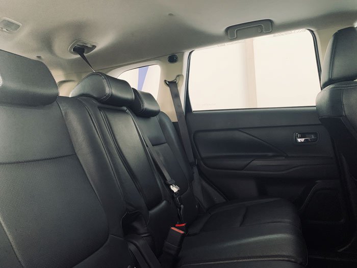 MITSUBISHI - OUTLANDER