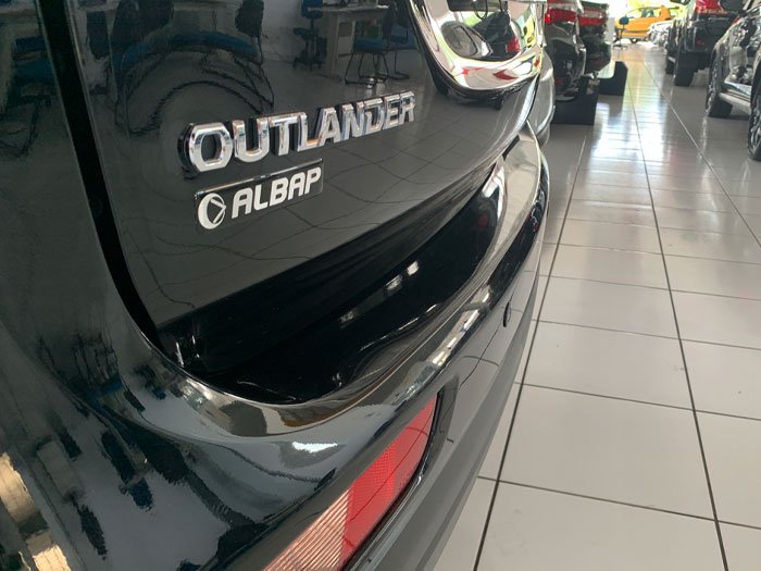 MITSUBISHI - OUTLANDER