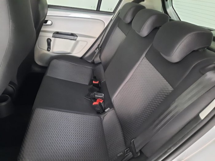 VOLKSWAGEN - UP