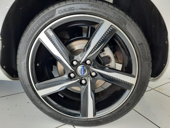 VOLVO - V40