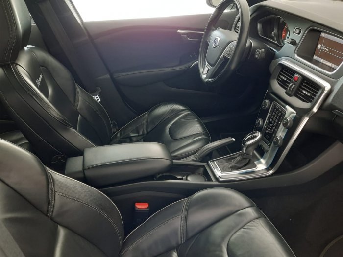 VOLVO - V40