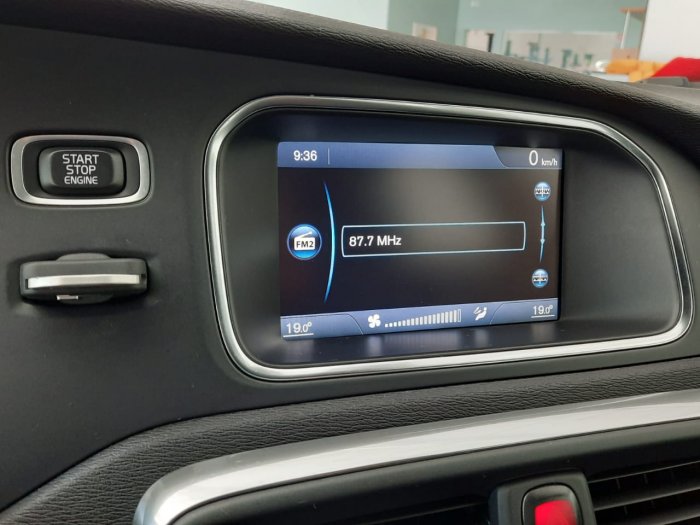 VOLVO - V40