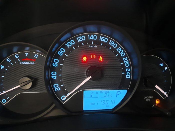 TOYOTA - COROLLA