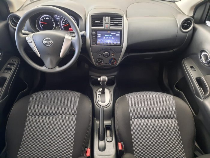 NISSAN - VERSA