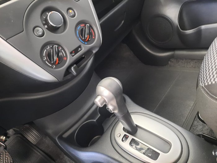 NISSAN - VERSA