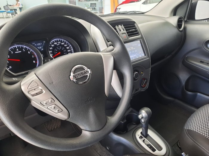 NISSAN - VERSA