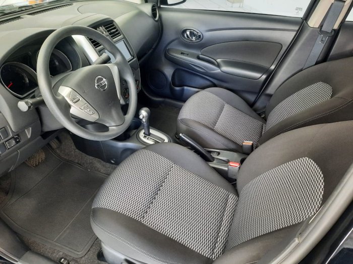 NISSAN - VERSA